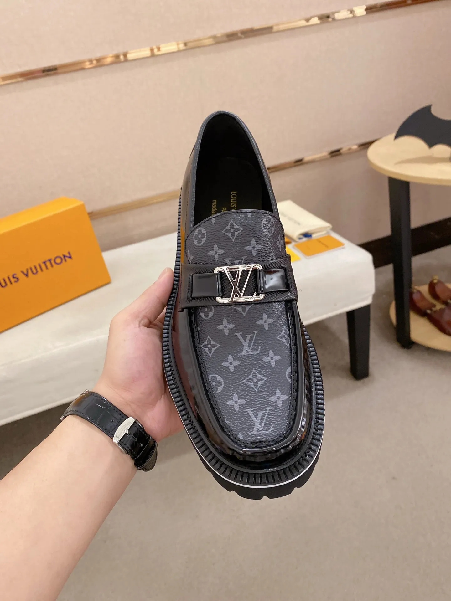 Men's shoes💰 580💰🌲 LV's top 🔍🔍 new men's leather shoes 🚹 are on sale at the same time at counters ⚠The uppers are imported cowhide from Italy, the entire imported cowhide lining, imported accessories 💪💪, completely 1⃣️ to 1⃣️ replica 🇮🇹💪 💪, ⚠Sole: The original sole is specially provided by the original factory, the exclusive movable molded sole is super comfortable, ⚠The original factory follows the order, 🔍🔍high quality, you can enter and exit the counter at will, welcome to compare⚠Size: 38-45